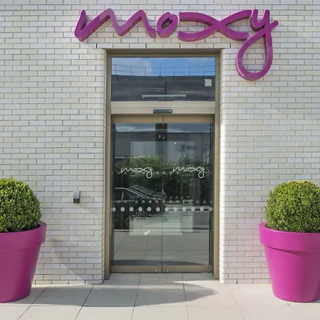 Moxy London Excel-2